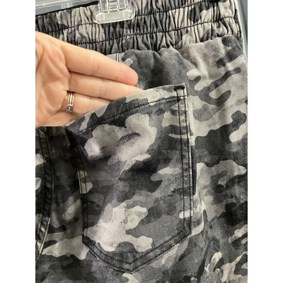 Spanx Plus 2X Stretch Twill Cargo Joggers Wash Camo Shaping High Rise women’s - Picture 6 of 8